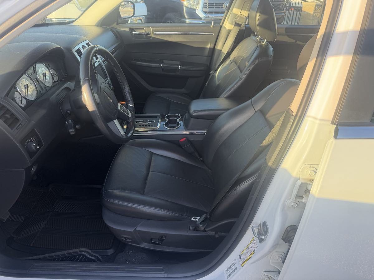 Used 2010 Chrysler 300 S RWD image 13