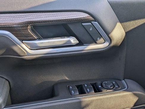 Used 2025 Chevrolet Silverado 1500 LT AWD/4WD image 14