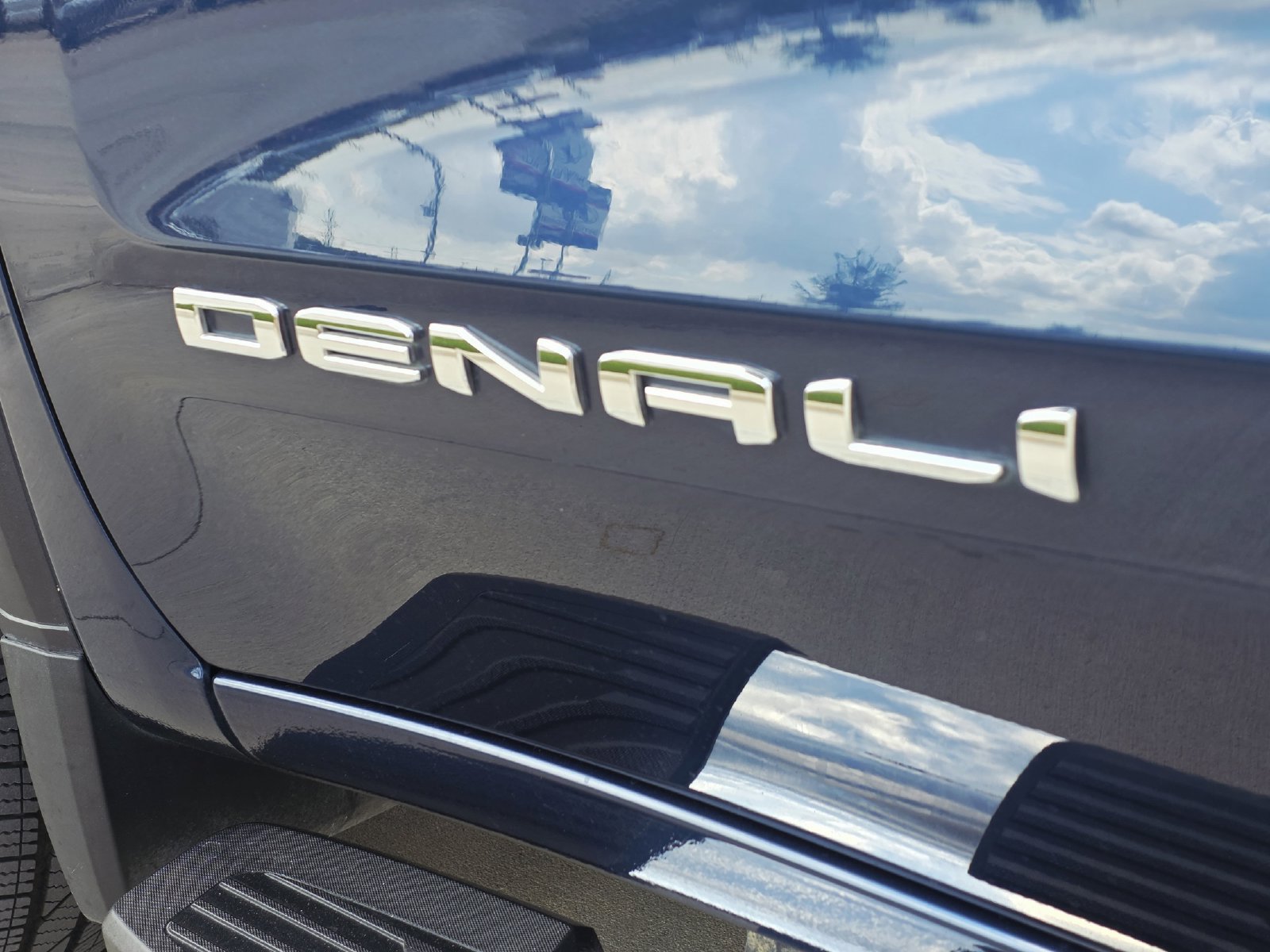 Used 2021 GMC Sierra 1500 Denali w/ Technology Package RWD image 11
