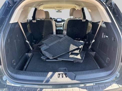 Used 2023 Ford Explorer XLT w/ Equipment Group 202A AWD/4WD image 17