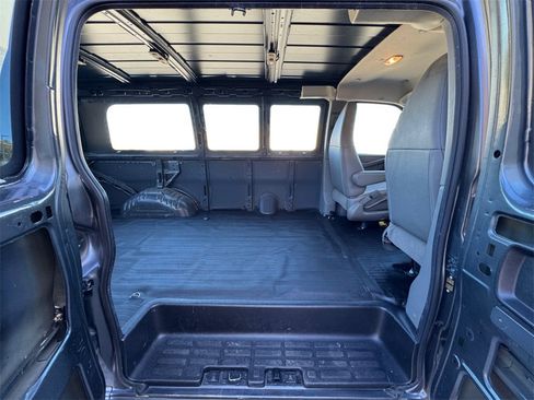 Used 2017 Chevrolet Express 2500 image 19