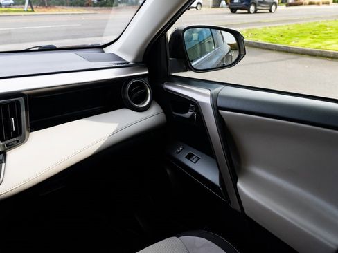 Used 2018 Toyota RAV4 XLE image 10