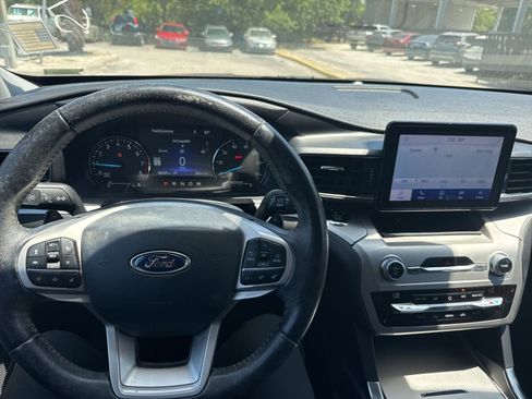 Used 2021 Ford Explorer XLT w/ Equipment Group 202A image 6