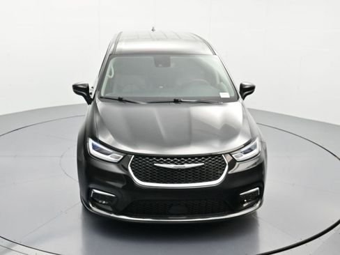 Certified 2023 Chrysler Pacifica Touring-L image 32