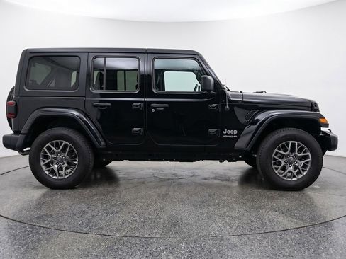 Used 2025 Jeep Wrangler Unlimited Sahara AWD/4WD image 11