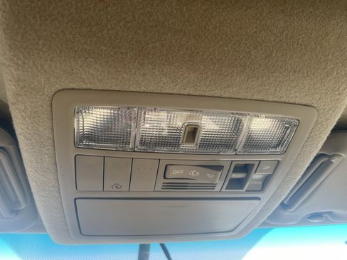 Used 2013 Toyota Highlander Limited AWD/4WD image 22