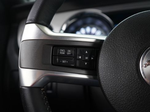 Used 2013 Ford Mustang Premium image 21