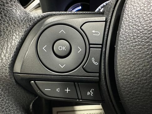 Used 2025 Toyota RAV4 XLE AWD/4WD image 19