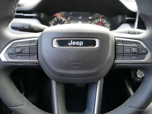 Used 2024 Jeep Compass Latitude image 25