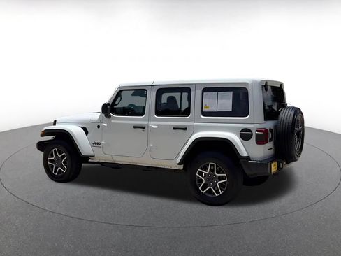 Used 2025 Jeep Wrangler Unlimited Sahara AWD/4WD image 10