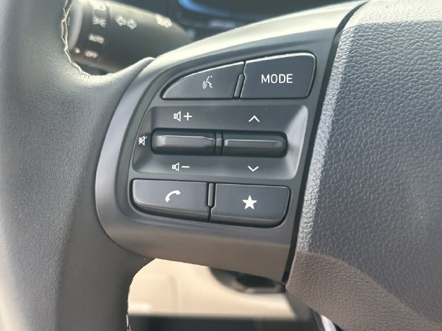 Certified 2025 Hyundai Venue Limited FWD image 21