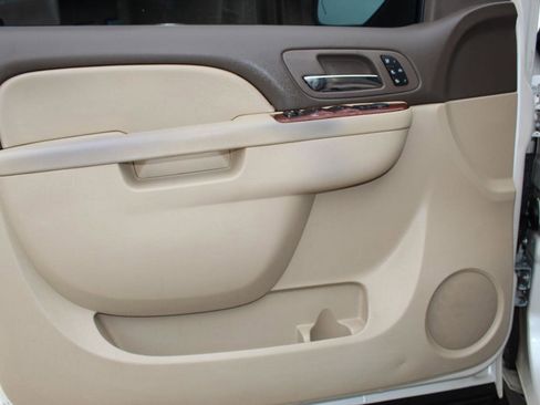 Used 2012 Chevrolet Suburban LTZ image 11