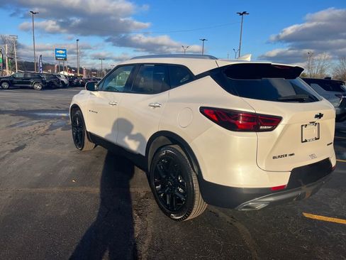 Used 2024 Chevrolet Blazer Premier w/ LPO, Black Grille Bar Package image 3