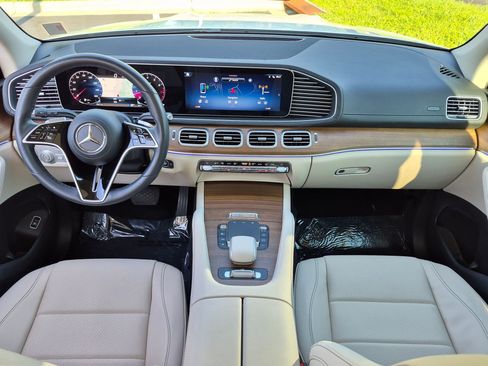 Used 2024 Mercedes-Benz GLS 450 4MATIC image 31