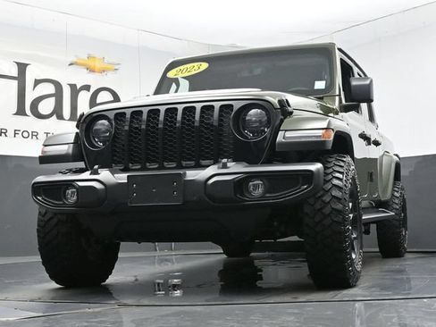 Used 2023 Jeep Gladiator Sport AWD/4WD image 54