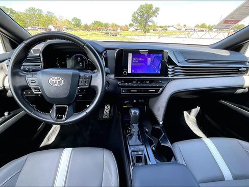 Used 2025 Toyota Camry SE FWD image 13