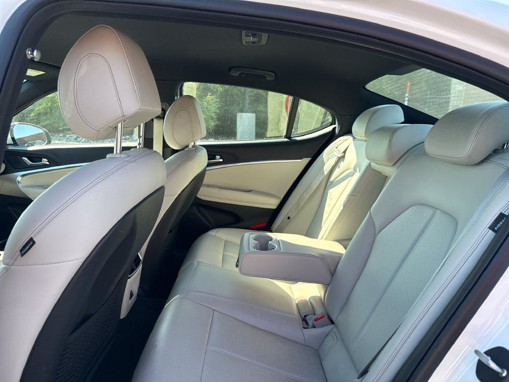 Used 2025 Genesis G70 2.5T AWD/4WD image 17