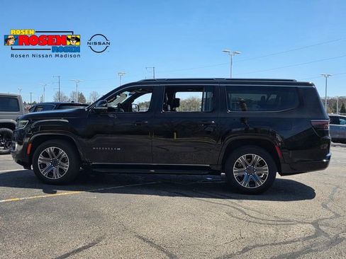 Used 2024 Jeep Wagoneer L Series II w/ Flexible Seating Group AWD/4WD image 5