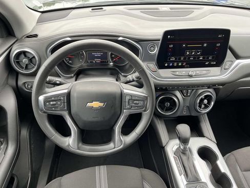 Used 2025 Chevrolet Blazer LT AWD/4WD image 12