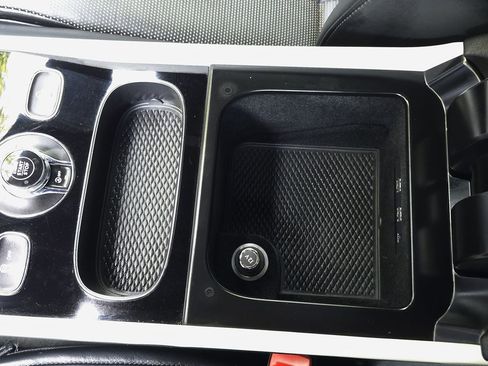 Used 2020 Bentley Bentayga Design Series image 60