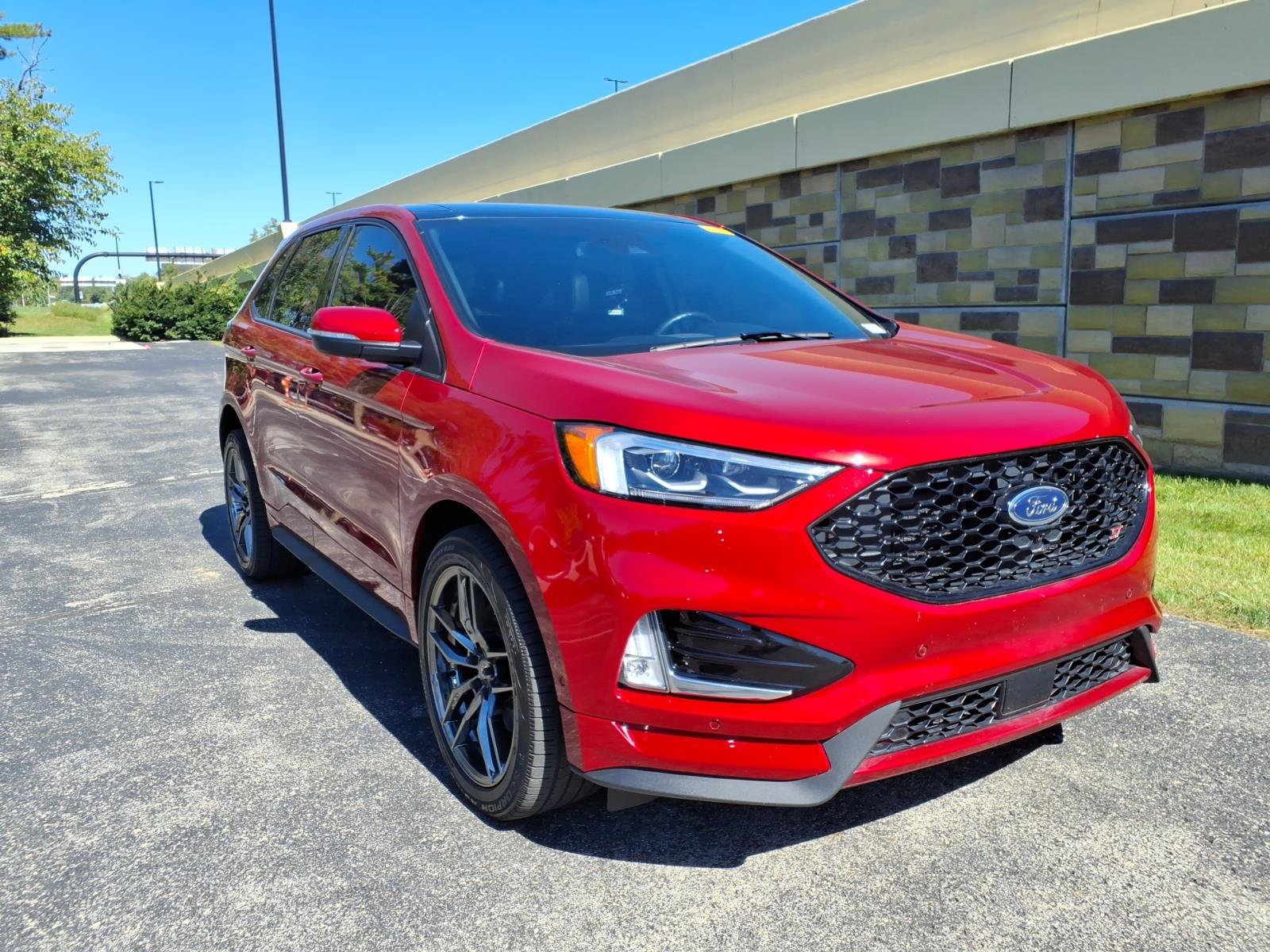 Used 2020 Ford Edge ST w/ Equipment Group 401A AWD/4WD image 2