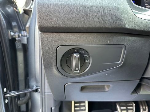 Used 2023 Volkswagen Tiguan SE R-Line image 21