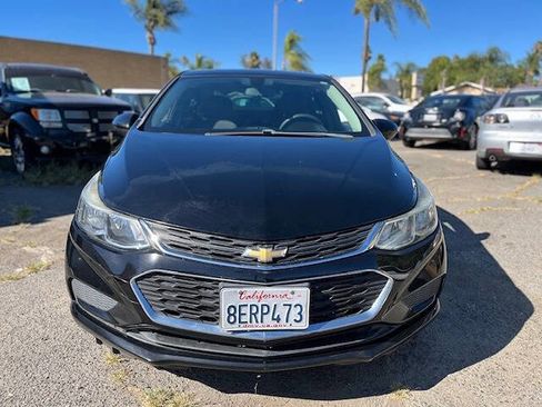 Used 2018 Chevrolet Cruze LS image 4