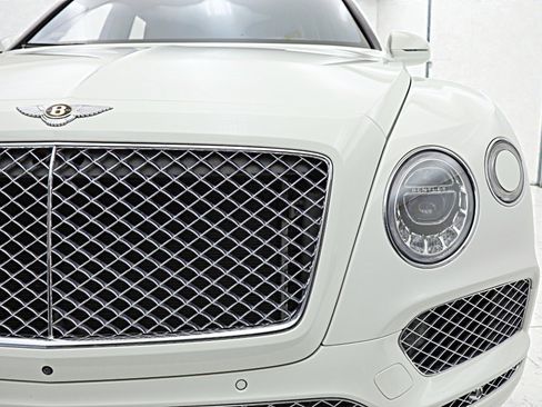 Used 2019 Bentley Bentayga image 12