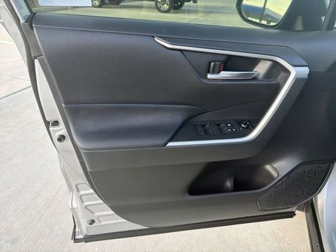 Used 2019 Toyota RAV4 XLE w/ Convenience Package AWD/4WD image 9
