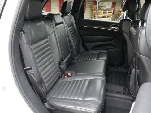 Used 2018 Jeep Grand Cherokee Limited image 31