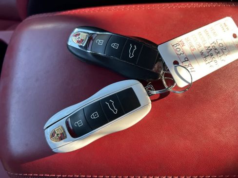 Used 2023 Porsche Macan image 42