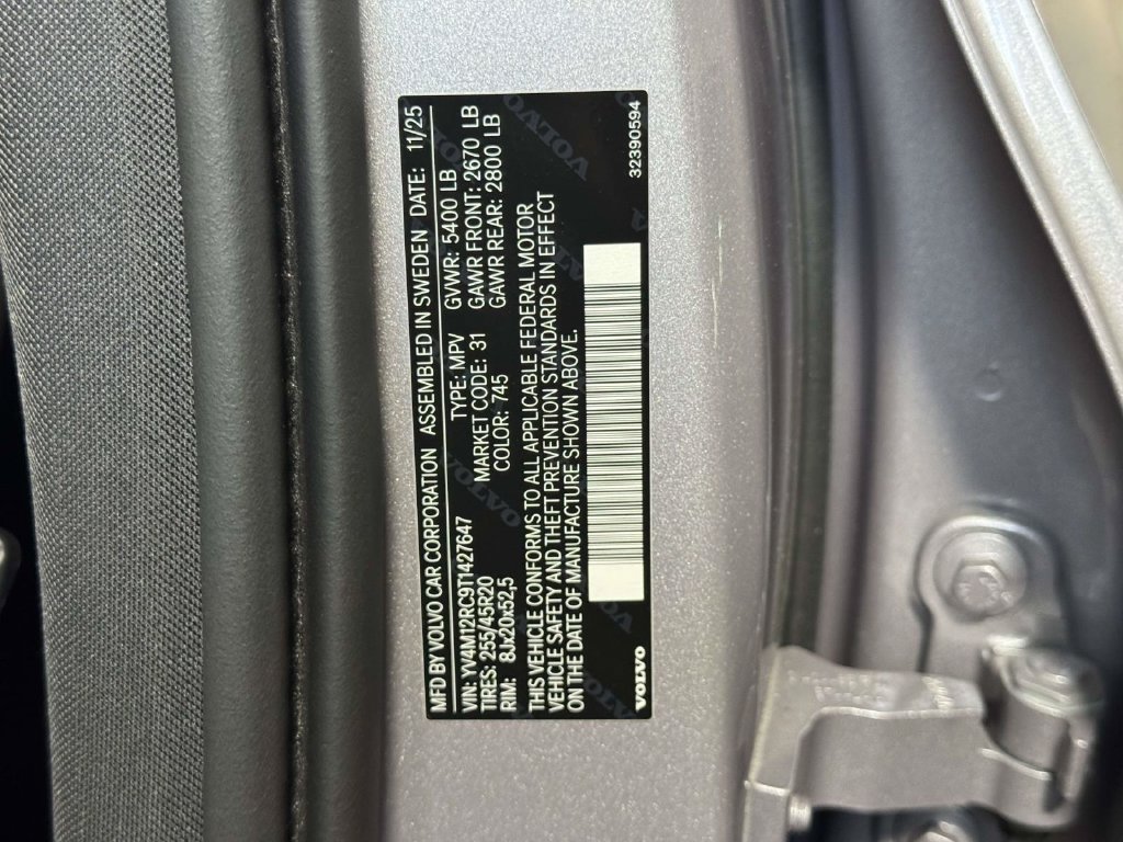 Used 2026 Volvo XC60 B5 Plus AWD/4WD image 31