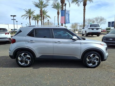 Certified 2025 Hyundai Venue SEL image 4