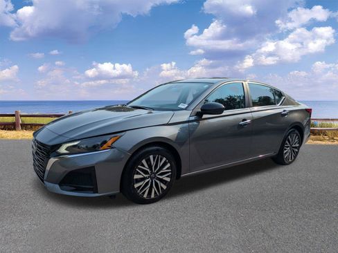 Used 2025 Nissan Altima 2.5 SV FWD image 4