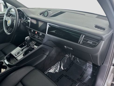 Certified 2026 Porsche Macan AWD/4WD image 31