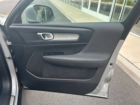 Used 2025 Volvo XC40 B5 Core AWD/4WD image 14