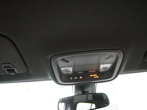 Used 2022 Chevrolet Traverse LS FWD image 12