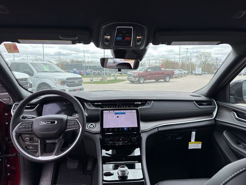 New 2025 Jeep Grand Cherokee L Limited w/ Black Appearance Package AWD/4WD image 29