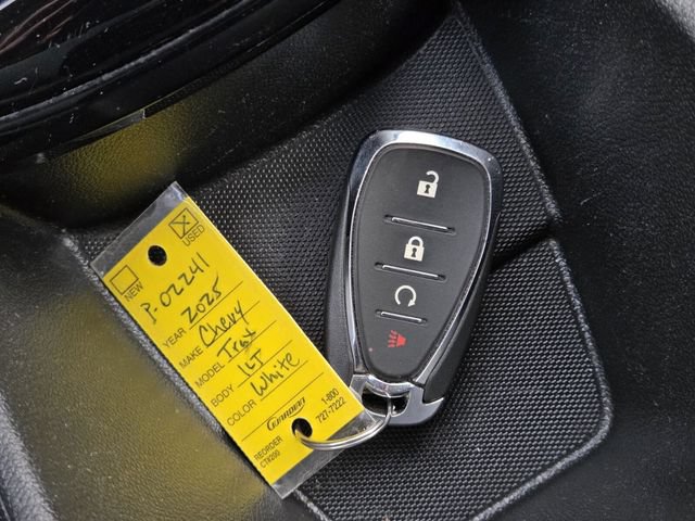 Used 2025 Chevrolet Trax LT FWD image 45