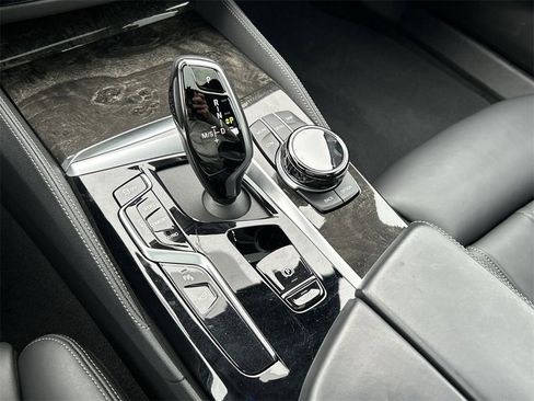 Used 2022 BMW M550i xDrive M550i xDrive w/ Executive Package image 22