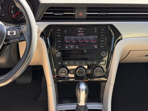 Used 2020 Volkswagen Passat 2.0T SE w/ Sunroof Package image 15