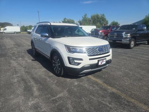 Used 2017 Ford Explorer Platinum AWD/4WD image 2