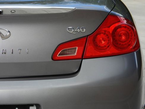 Used 2015 INFINITI Q40 w/ Moonroof Package RWD image 24