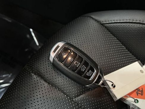 Used 2021 Hyundai Elantra Limited image 27