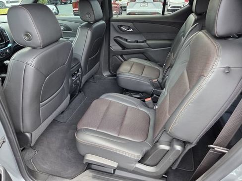 Used 2023 Chevrolet Traverse High Country FWD image 12