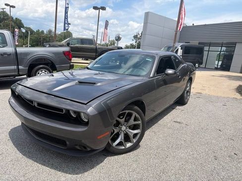 Used 2016 Dodge Challenger SXT w/ Driver Convenience Group RWD image 1