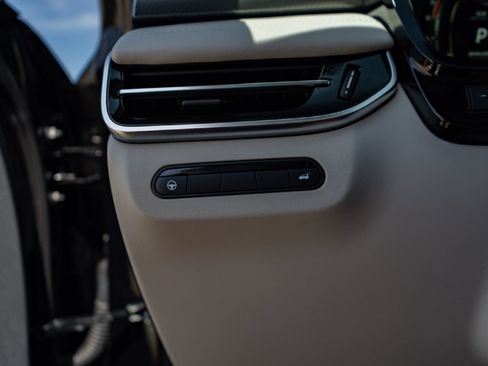 Certified 2026 INFINITI QX60 Luxe w/ Family Package FWD image 19