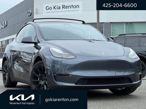 Used 2022 Tesla Model Y Long Range AWD/4WD image 1
