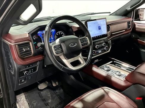 Used 2024 Ford Expedition Limited image 17
