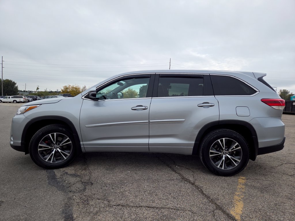 Used 2017 Toyota Highlander Plus AWD/4WD image 18